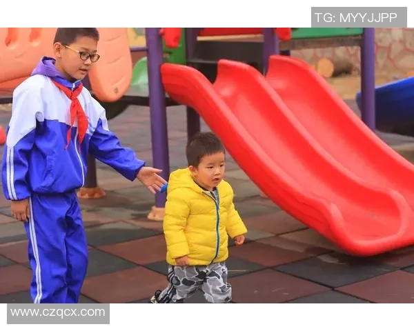 足球明星倾情助力小孩梦想签名活动传递爱心与希望